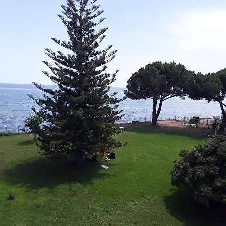 Les Pieds Dans L'eau Санта-Люсьа-ди-Морьяни