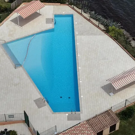 Les Pieds Dans L'eau Apartment
