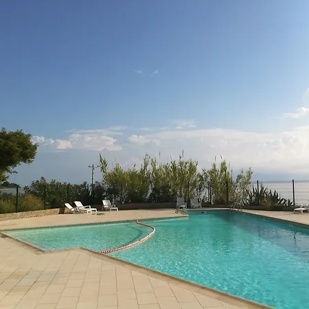 Les Pieds Dans L'eau Санта-Люсьа-ди-Морьяни