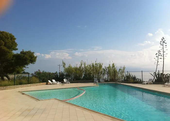 Les Pieds Dans L'eau 圣露茜亚迪莫伊拉